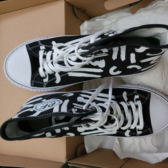 PF Flyers - Picture 4 of 5